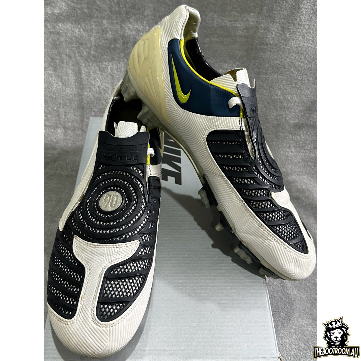 NIKE T90 LASER II