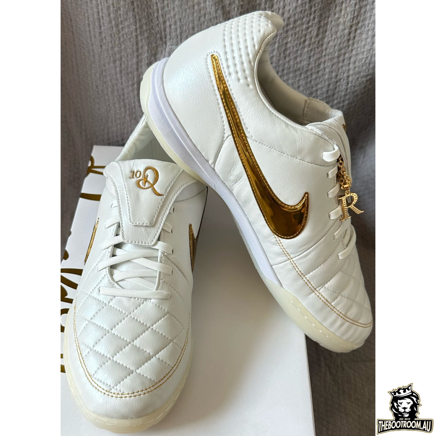 NIKE TIEMPO LEGEND V IC “TOUCH OF GOLD” RONALDINHO