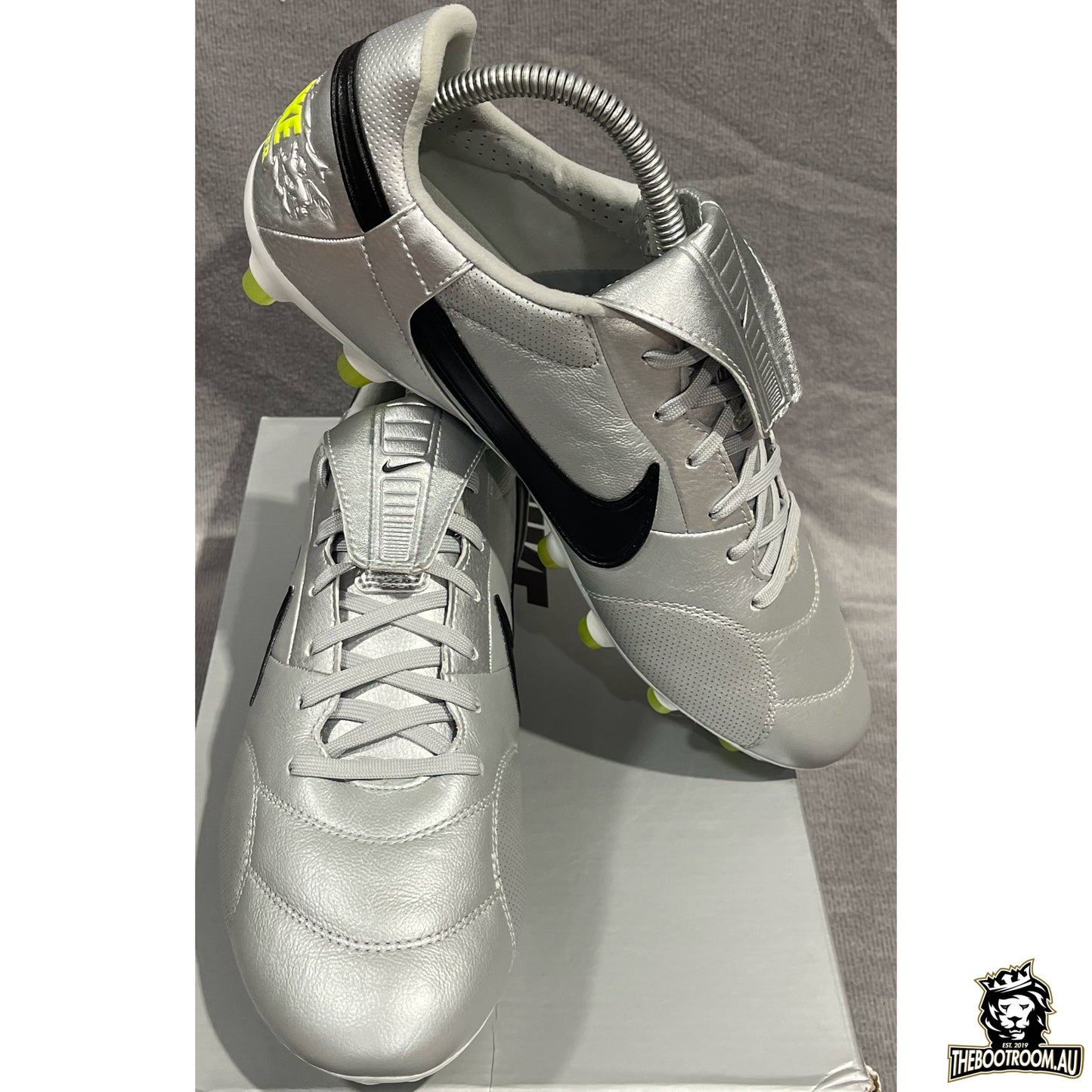 NIKE PREMIER III “SILVER/BLACK”