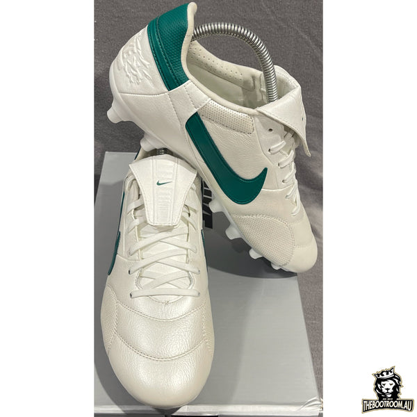 NIKE PREMIER III “WHITE/GREEN”