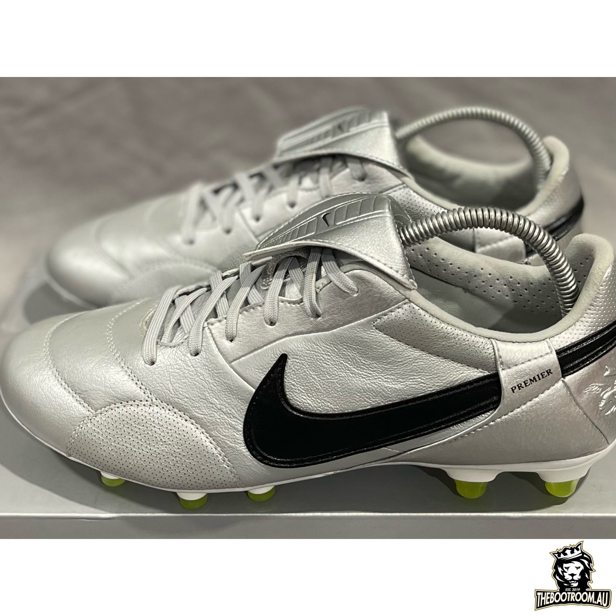 NIKE PREMIER III “SILVER/BLACK”