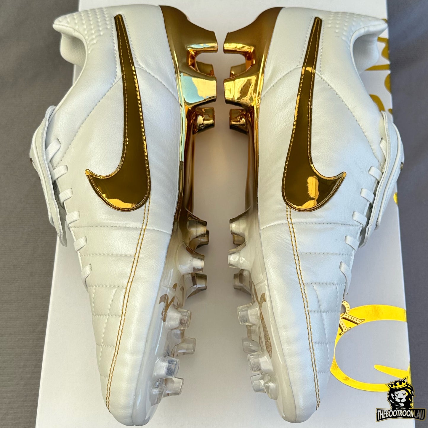 NIKE TIEMPO LEGEND V “TOUCH OF GOLD” RONALDINHO