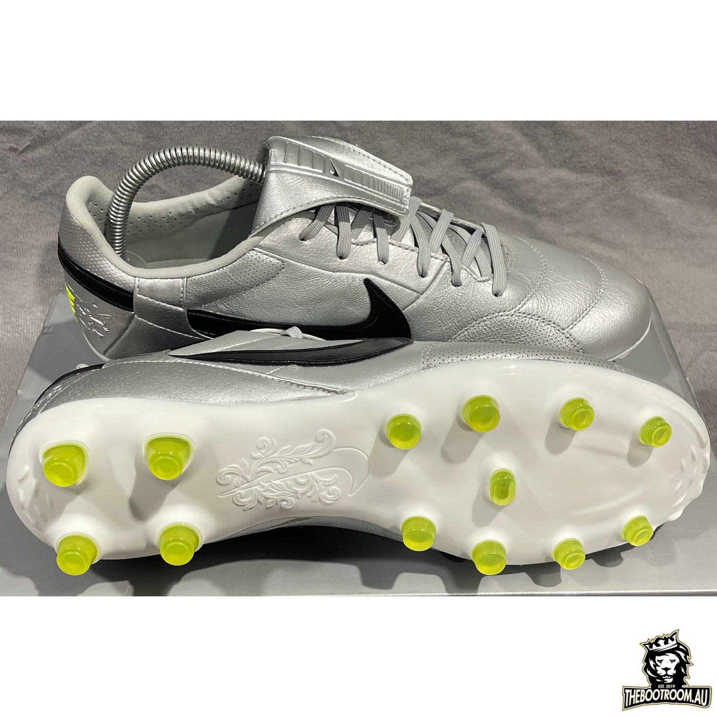 NIKE PREMIER III “SILVER/BLACK”