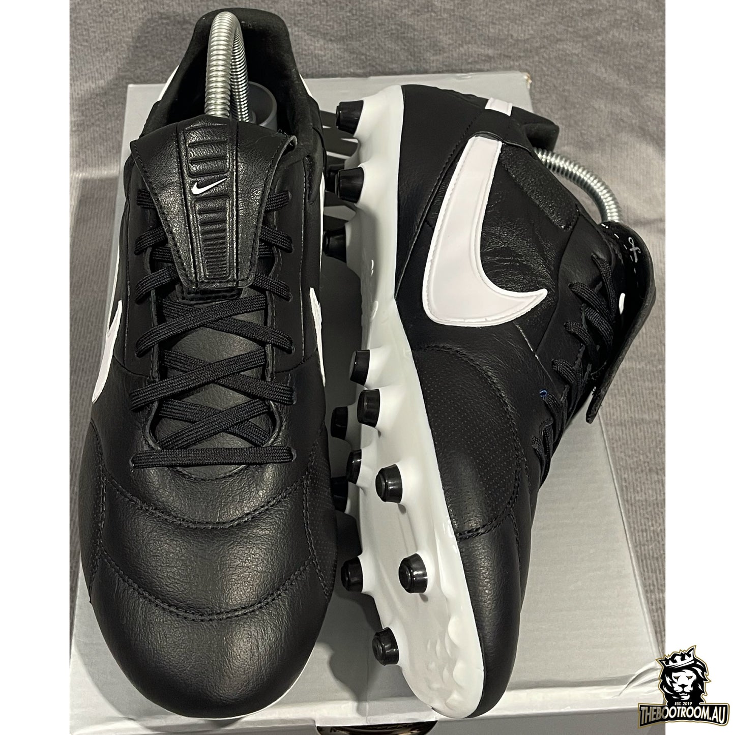 NIKE PREMIER III “BLACK/WHITE”