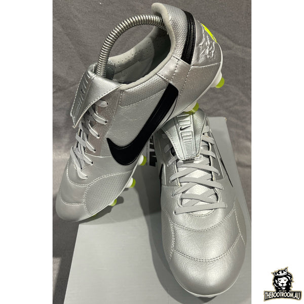 NIKE PREMIER III “SILVER/BLACK”