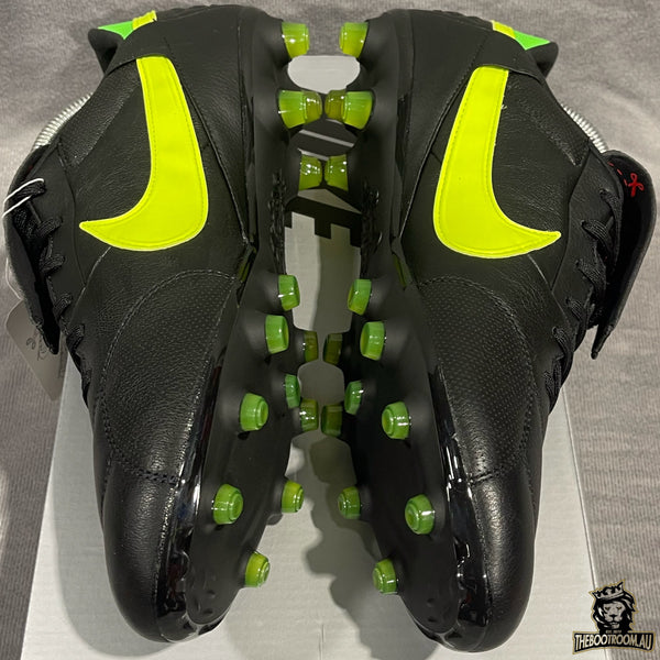 NIKE PREMIER III “BLACK/GREEN”