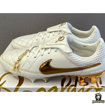 NIKE TIEMPO LEGEND V “TOUCH OF GOLD” RONALDINHO