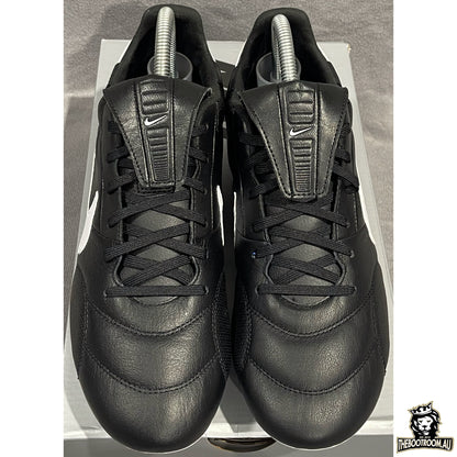 NIKE PREMIER III “BLACK/WHITE”