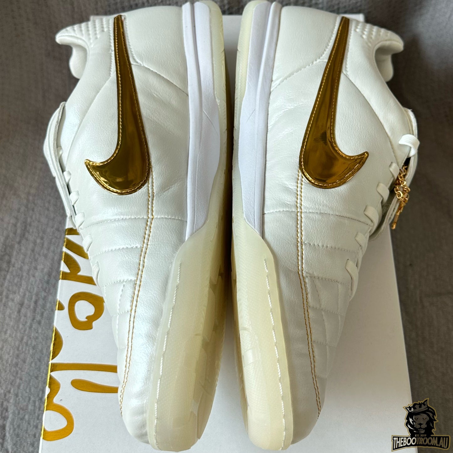 NIKE TIEMPO LEGEND V IC “TOUCH OF GOLD” RONALDINHO