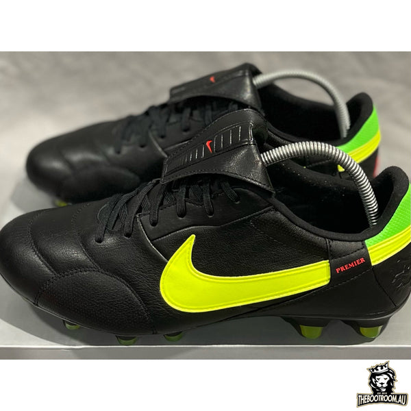 NIKE PREMIER III “BLACK/GREEN”