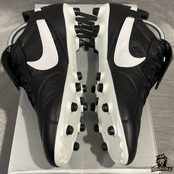 NIKE PREMIER III “BLACK/WHITE”