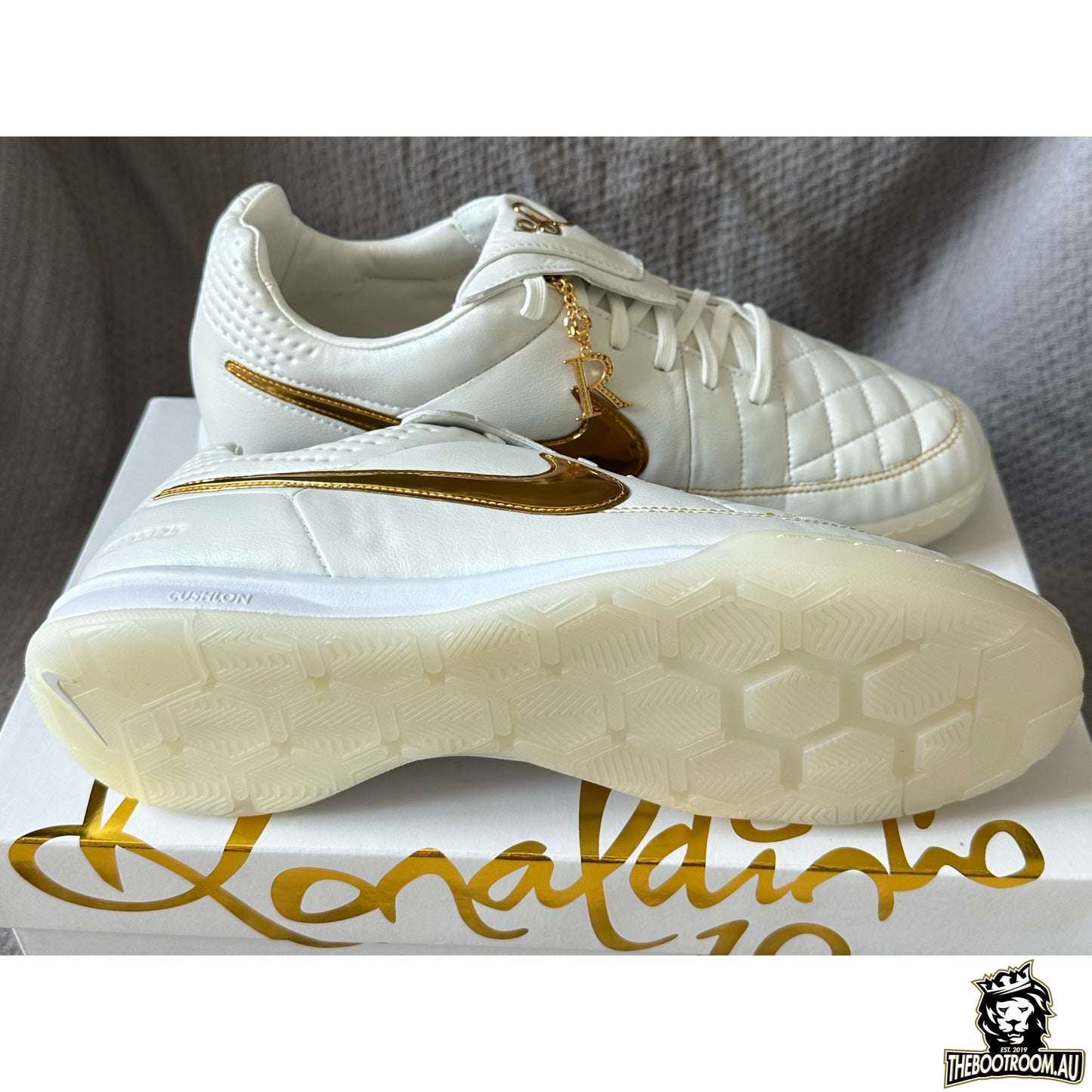 NIKE TIEMPO LEGEND V IC “TOUCH OF GOLD” RONALDINHO
