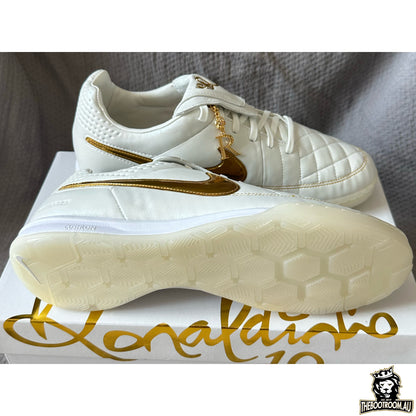 NIKE TIEMPO LEGEND V IC “TOUCH OF GOLD” RONALDINHO
