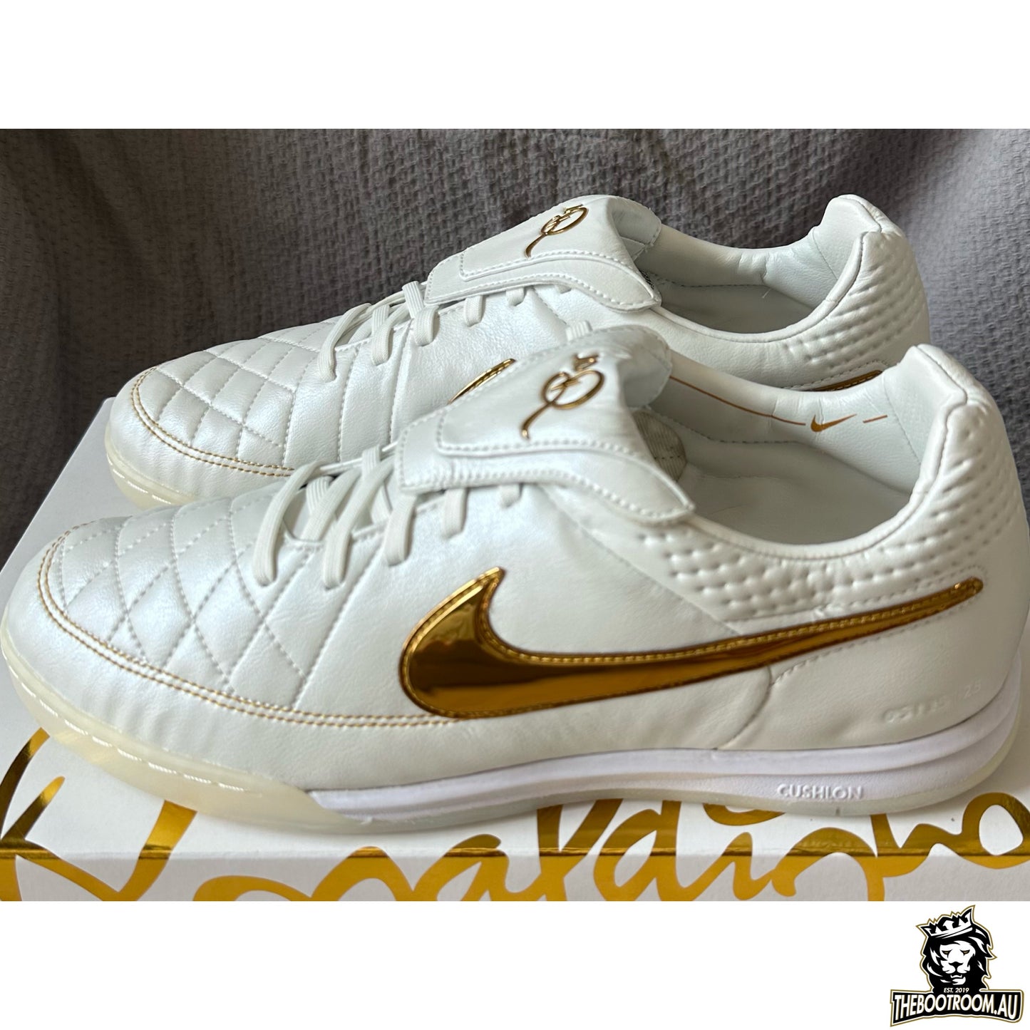 NIKE TIEMPO LEGEND V IC “TOUCH OF GOLD” RONALDINHO