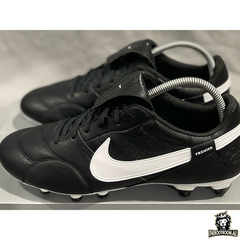 NIKE PREMIER III “BLACK/WHITE”