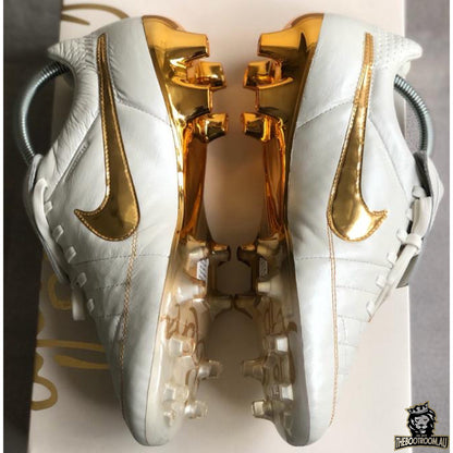 NIKE TIEMPO LEGEND V “TOUCH OF GOLD” RONALDINHO