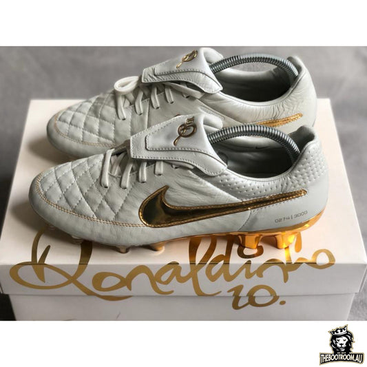 NIKE TIEMPO LEGEND V “TOUCH OF GOLD” RONALDINHO